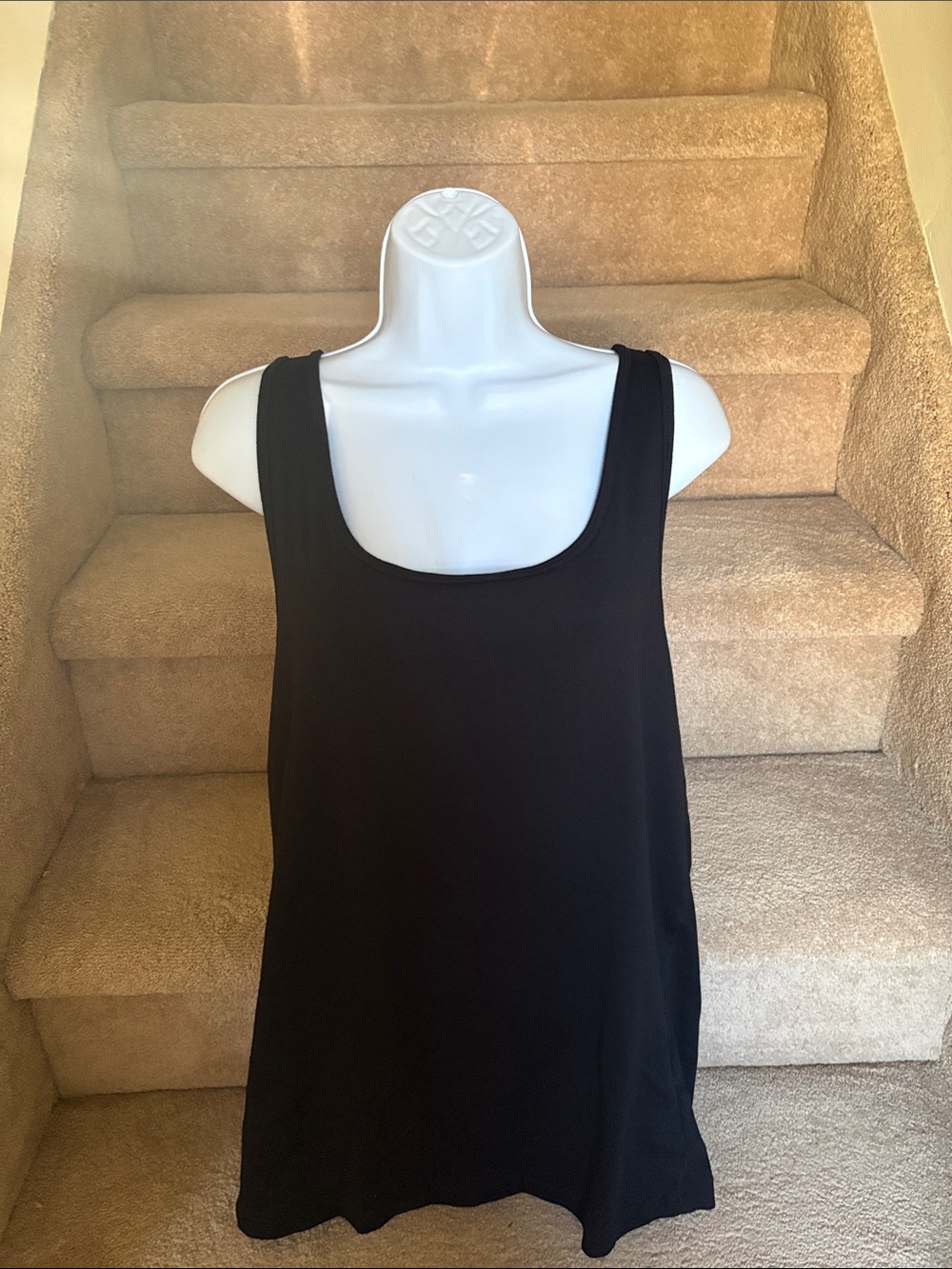 GAP Women’s Black Scoop Neck Tank Top in XXL